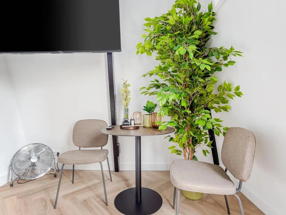 Limehome Amsterdam Hemonystraat - Digital Access Hotel